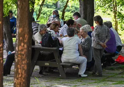 Un restaurant din Herăstrău, care a vândut mici duminică, a primit o amendă de 5.000 de lei. Inspectorii i-au suspendat activitatea