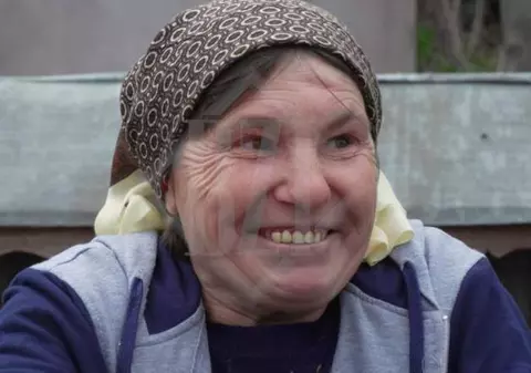 Video |  Soția unui ieșean care a murit după ce a băut spirt: ”Vodka e apă chioară, romul, colorant, spirtul e bun. Bei un pahar și pleci la muncă”