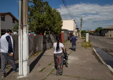 În cartierul Poştă din Buzău, carantina a trecut, supărarea pe autorităţi a rămas: “Ne-au băgat în spital ca să sperie lumea”