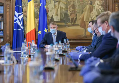 Klaus Iohannis, după întâlnirea cu mediul de afaceri: "Redeschiderea activității în sectorul restaurantelor, hotelurilor, turismului și a serviciilor se va realiza gradual"