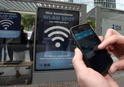 Un student din Indonezia a murit în timp ce căuta semnal de internet pentru a-și finaliza licența