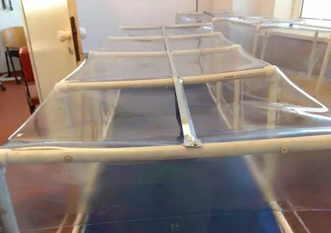 Inventivitatea românească în lupta cu COVID-19. La spitalul Municipal Urziceni au apărut izolete din folie de solar