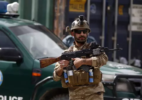 Atac armat într-o moschee din Kabul. Cel puțin 7 oameni au murit