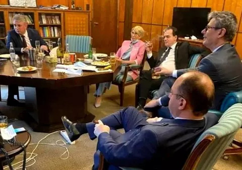 Ludovic Orban se gândește să se lase de fumat, după fotografia controversată cu șueta din biroul său: “Nu vreau să dau un exemplu"