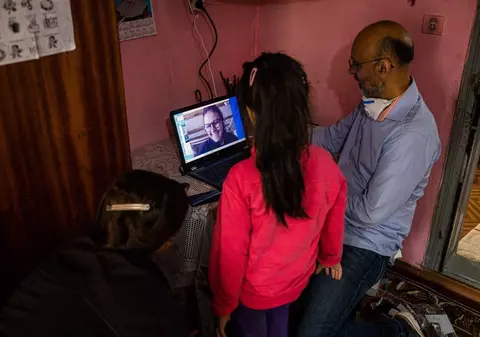 Din Wye, SUA, până în Nucșoara, România. Oamenii pe care nu-i observăm și care ne fac mai buni
