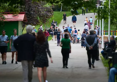 Ce e obligatoriu şi ce e recomandat după 15 mai. Iohannis: „E obligatorie distanța de 1,5 metri între persoane, adică două brațe”