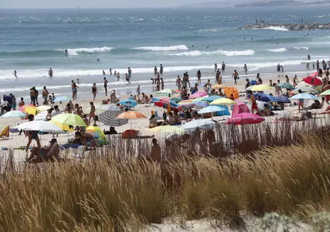 Cât de mare este riscul de infectare cu coronavirus la plajă, restaurant, hotel, la picnic sau la frizer? Sfaturile experților americani