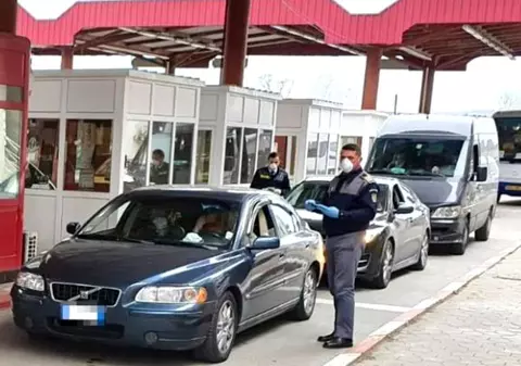 Aglomerație la punctele de frontieră. Peste 90.000 de persoane, verificate
