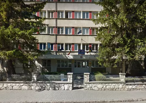 Pentru ca au petrecut sub ferestrele oamenilor în starea de urgență, șeful Poliției din Miercurea Ciuc și mai mulți subalterni sunt vizați de o anchetă internă