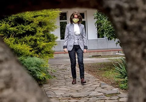 Mesajul unei profesoare nevăzătoare: “Suntem dependenți de ajutorul oamenilor, fără sprijin de la instituțiile statului noi vom rămâne izolați”