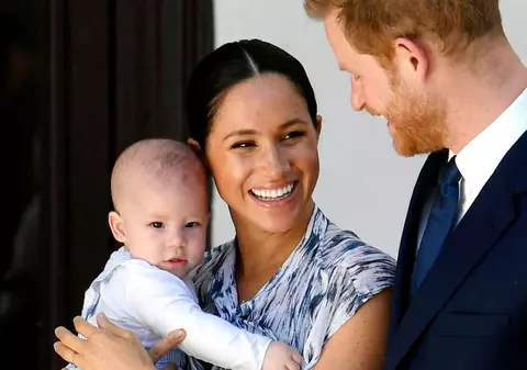 VIDEO | Meghan Markle și Prințul Harry au sărbătorit prima zi de naștere a fiului lor Archie