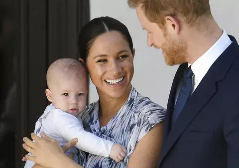Biografia prinţului Harry şi a lui Meghan Markle este disponibilă la precomandă. Când va fi lansarea oficială