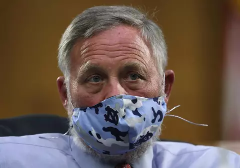 Agenții federali i-au confiscat telefonul unui  senator american, anchetat pentru tranzacţii cu acţiuni înainte de coronacriză