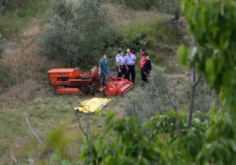 Un român din Italia a murit la locul de muncă, strivit de un tractor