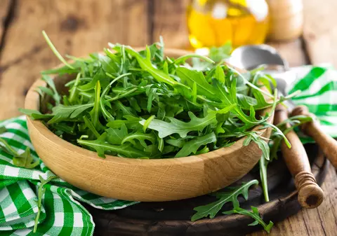 Rucola - ce este, cum se mănâncă și ce beneficii au frunzele de rucola