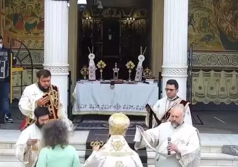 VIDEO |  Reacția Arhiepiscopiei Tomisului după ce o femeie a întrerupt slujba: Am fost avertizați de specialiști că izolarea va aduce tulburări comportamentale