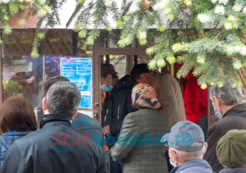 VIDEO|Prima slujbă religioasă după starea de urgență. Curțile bisericilor, pline de oameni. Unde nu s-au respectat regulile