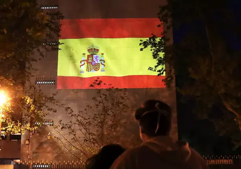 Guvernul spaniol a decretat zece zile de doliu naţional în memoria persoanelor ucise de COVID-19