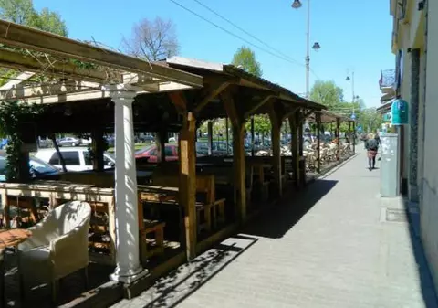 Terasele din Arad au termen de trei zile pentru demolare. Proprietarii plătesc taxe la primărie de două luni de când le țin închise