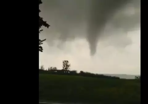 Imagini spectaculoase. Tornadă surprinsă în județul Botoșani