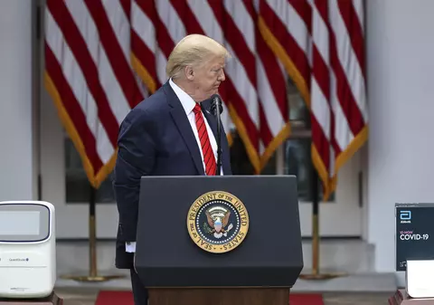 Donald Trump a pregătit deja un decret împotriva rețelelor sociale. Ținte posibile: Twitter, Facebook și Google