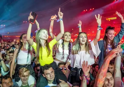 Organizarea evenimentelor cu peste 1.000 de participanți simultan ar putea fi interzisă până la data de 31 august