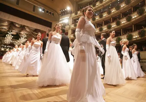 Austria ajută artiştii independenţi. Guvernul le va plăti 1.000 de euro pe lună pe durata pandemiei de COVID-19