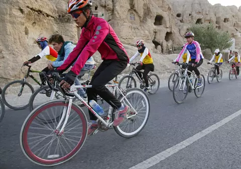 A fraudat statul 17 ani pe motiv că nu poate merge, dar a fost prins pe bicicletă, la o cursă de ciclism