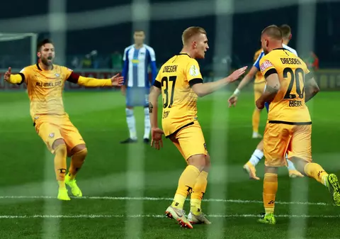 Dynamo Dresda nu poate lua startul în liga a doua germană, după ce doi jucători au fost testați pozitiv cu coronavirus. Șeful Ligii Profesioniste: ”Nu dăm înapoi, încheiem sezonul”