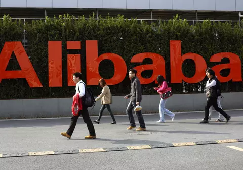 Aplicația care notează cetățenii în funcție de stilul de viață va fi lansată în China. Cum ți se scad puncte dacă bei sau fumezi, cum îți crește cota dacă dormi