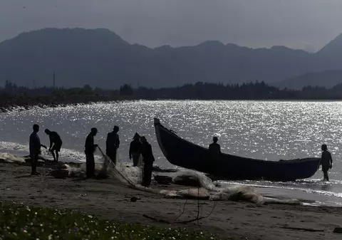 O placă tectonică uriașă de sub Oceanul Indian se rupe în două