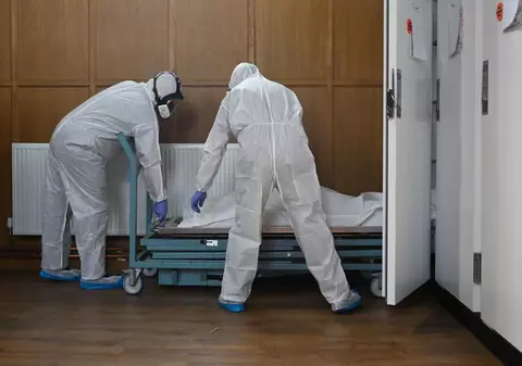 Ce înseamnă să mori de coronavirus? Cum a ales România definiţia decesului de COVID-19, mai îngustă decât Polonia sau Belgia, dar mai extinsă decât Germania și Austria