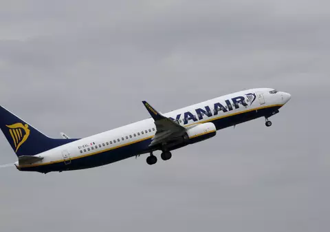 Un avion Ryanair a primit o amenințare cu bombă în timpul zborului. Un britanic, arestat
