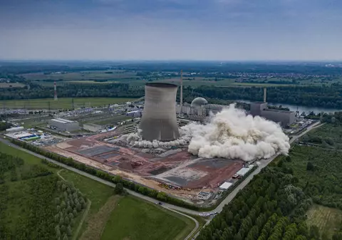 Imagini spectaculoase: nemții au pus la pământ centrala nucleară din Philippsburg