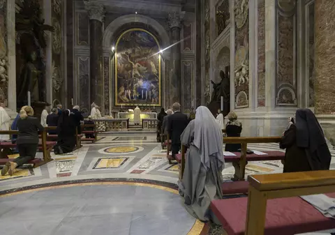 Papa Francisc a oficiat azi prima slujbă publică după o pauză de două luni