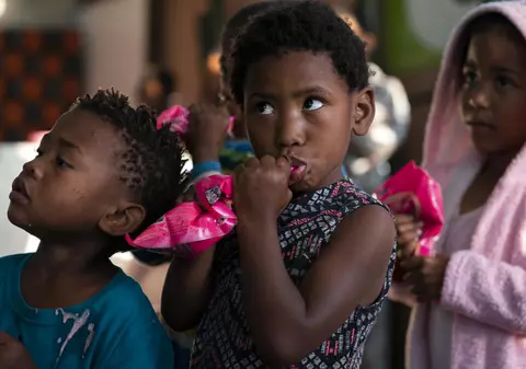 Studiu UNICEF despre consecințele economice ale pandemiei: 86.000.000 de copii în plus, amenințați de sărăcie până la finalul anului