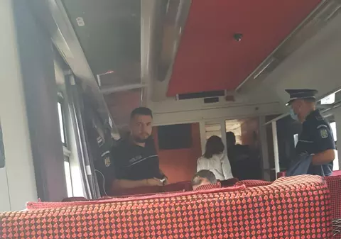 Cum încalcă un polițist legea: fără mască de protecție, într-o călătorie de două ore cu trenul