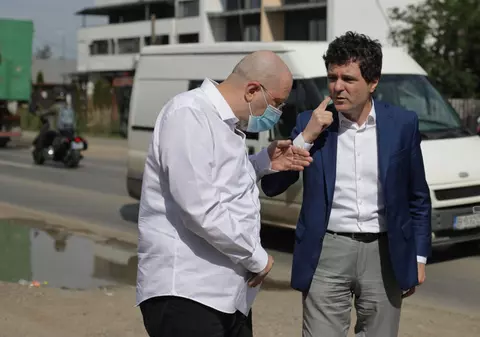 Conferință de presă cu scandal. Nicușor Dan și viceprimarul Bădulescu s-au îmbrâncit: “Eşti mână în mână cu mafia PNL” vs. “Du-te, domnule, de aici!”