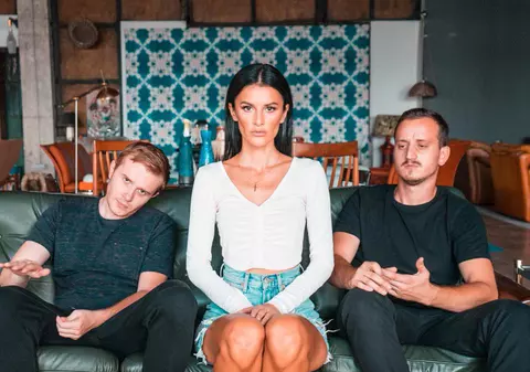 Vloggerița RUX reacționează la mesajul prin care “colegul” Colo instigă la agresiuni sexuale împotriva minorelor: “Nu e prima oară când aud asta. E mentalitatea per ansamblu a acestei țări”