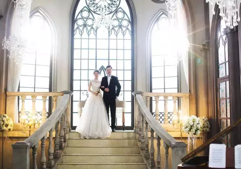 Medicul chinez care și-a amânat nunta ca să lupte cu pandemia și a fost răpus de COVID a devenit tată după moarte. Logodnica lui a născut o fetiță