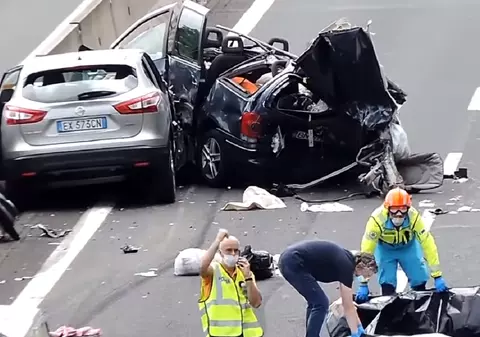 Românul care și-a ucis părinții și doi copii într-un accident rutier, în Italia, a făcut primele declarații.  “Am încercat să-i salvez”