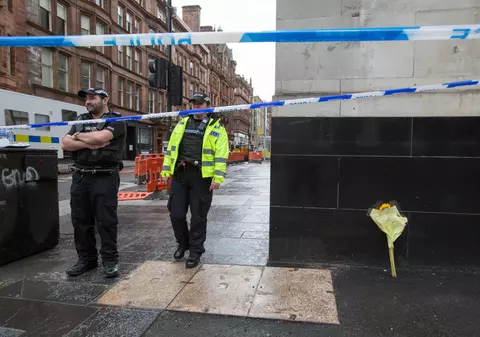 Atacatorul din Glasgow, care a înjunghiat șase oameni înainte de a fi împușcat, ”un azilant din Sudan cu probleme mintale”