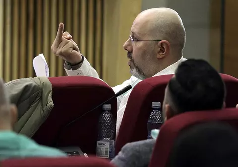 „Javre”, „fraieri”, „bulangii”, câteva dintre jignirile adresate adversarilor politici de Aurelian Bădulescu, recent decorat de președintele Klaus Iohannis