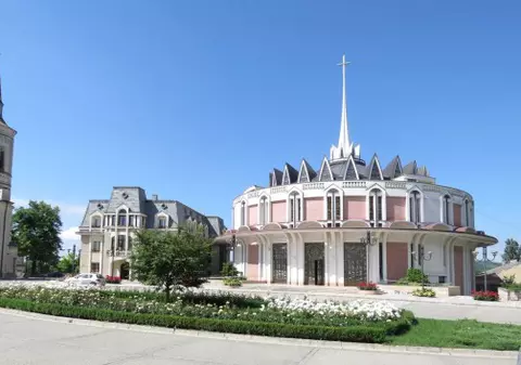 Doi preoți și șase măicuțe de la Catedrala Catolică din Iași, infectați cu COVID-19