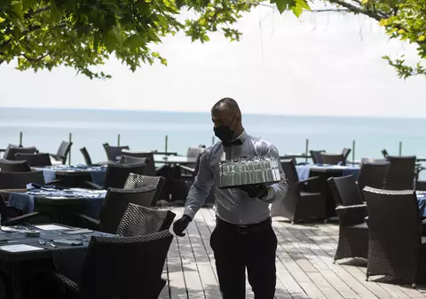Ce se întâmplă cu restaurantele și hotelurile în care apar cazuri de coronavirus. Ce spune șeful ANSVSA