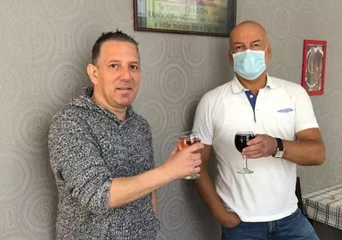 Ultima imagine a lui Costin Mărculescu: “Aici el e pe pandemie, iar eu am furat startul la terase”