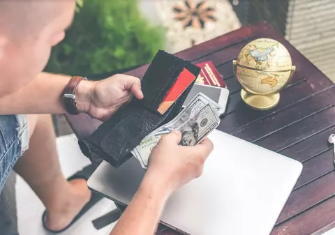 Urmează aceste 5 trucuri pentru a-ţi gestiona banii în mod înţelept (PUBLICITATE)