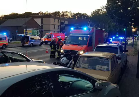 Trei români, victimele unui atac mafiot în Germania. Au fost atacaţi cu cuţitele în trafic