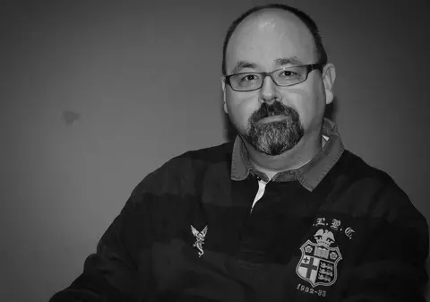 Celebrul scriitor spaniol Carlos Ruiz Zafón a murit la vârsta de 55 de ani