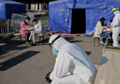 Statul român, acuzat că nu și-a plătit facturile pentru servicii de carantină, catering sau echipamente medicale